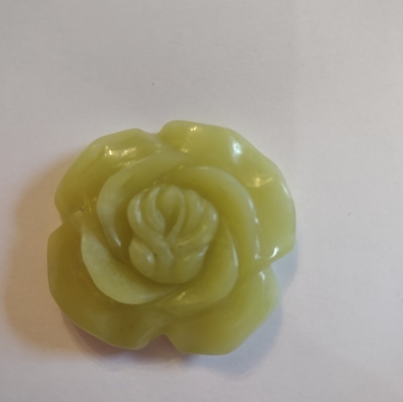 unbranded Jewelry - Serpentine rose pendant ESTATE piece